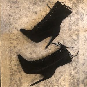 Steve Madden satisfied black suede bootie
